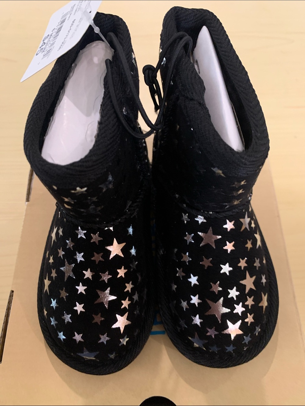 Black Star-Accent Cozy Ankle Boots